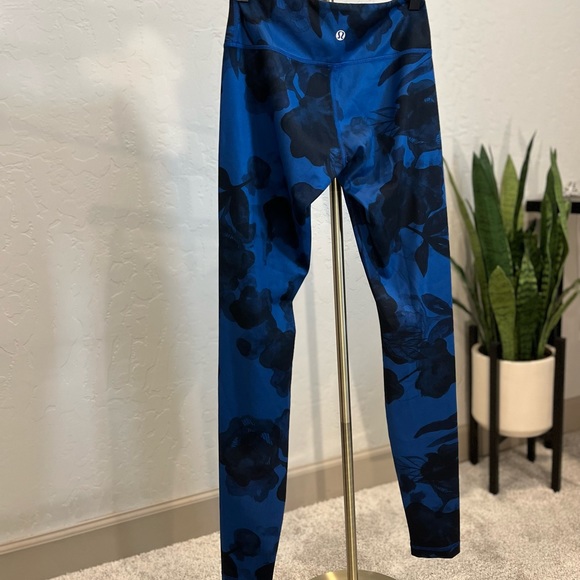 Lululemon Wunder Under | Size 4 | Dark Blue | Med Rise | GREAT Condition - Picture 3 of 5